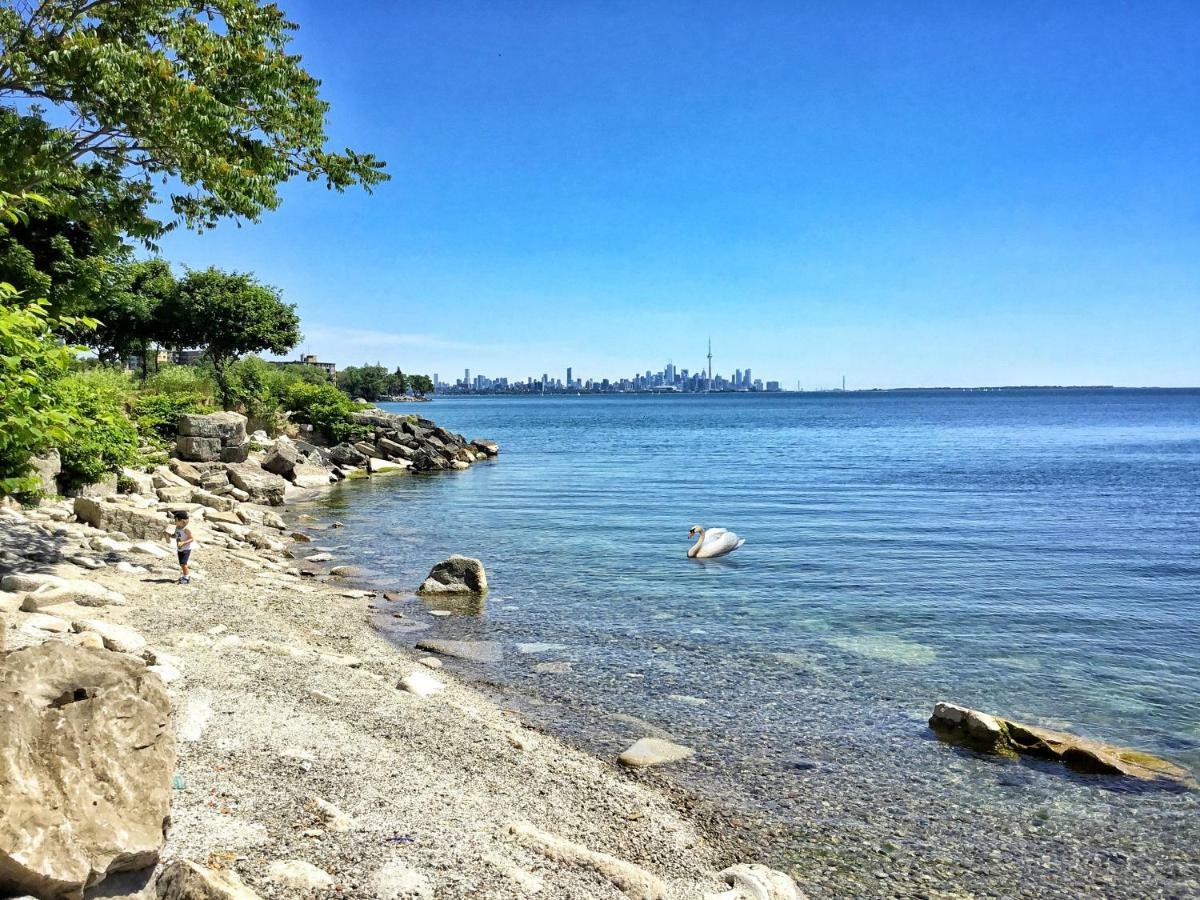 The Westlake Toronto Esterno foto