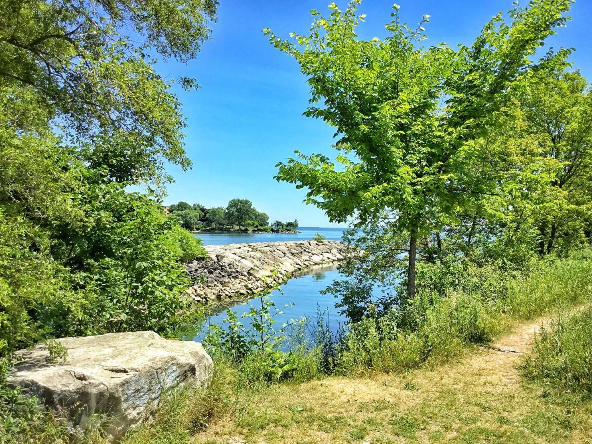 The Westlake Toronto Esterno foto